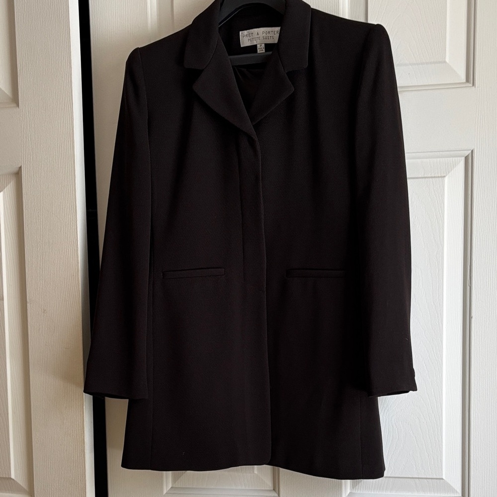 Size 6P Petite black Pret a Porter suit jacket in excellent condition
